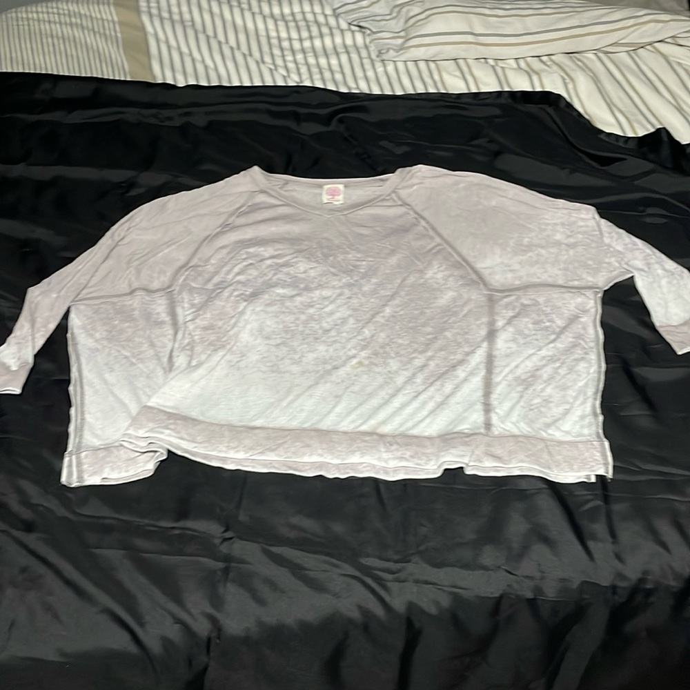 Women’s thin long sleeve top with V neck